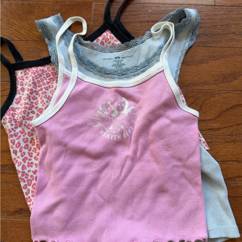 BRANDY MELVILLE TOP BUNDLE